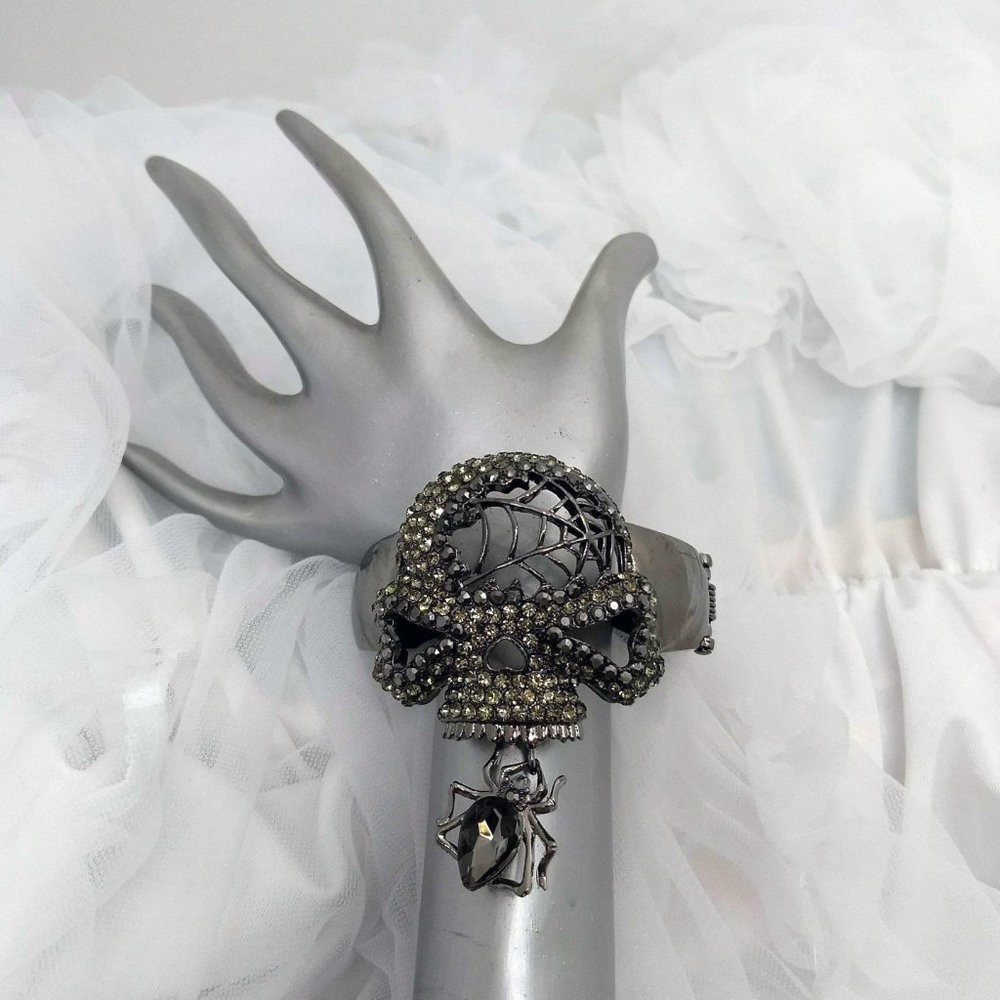 GGR Skull Bracelet with Dangle Spider - Picture 3 of 4